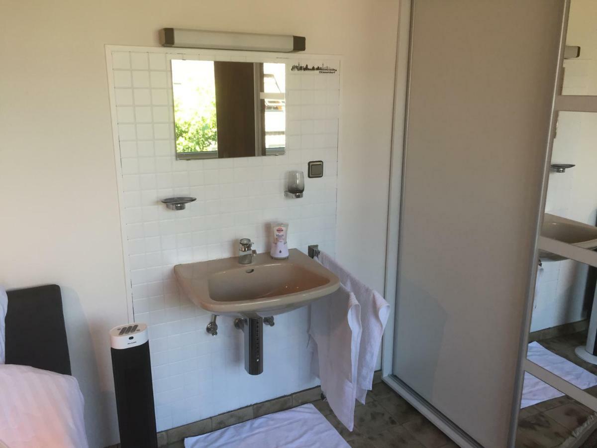 Duesseldorfer Privatzimmer Extérieur photo